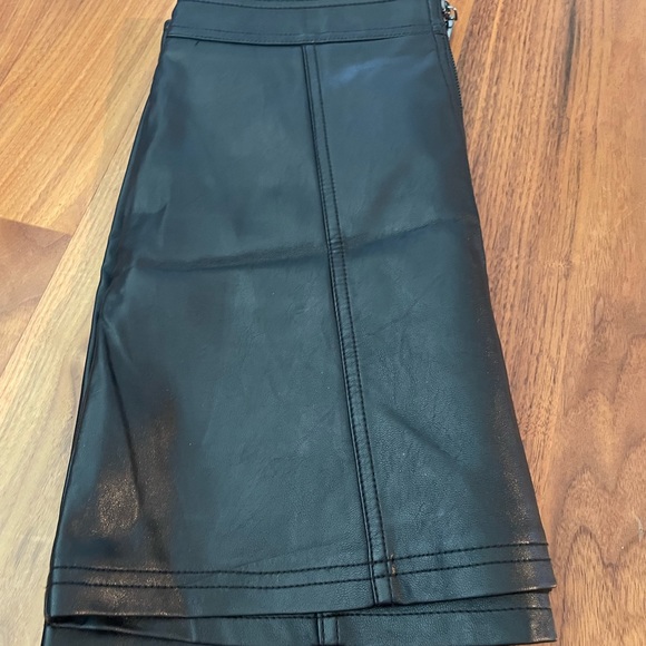 Guess a line faux leather skirt - Picture 6 of 6